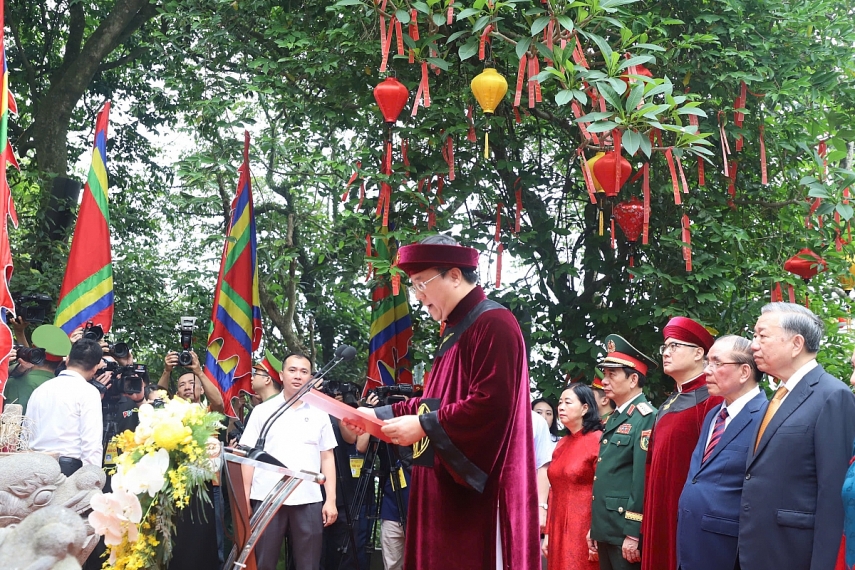 Tổng Bí thư, Chủ tịch nước Tô Lâm dâng hương tưởng niệm các Vua Hùng