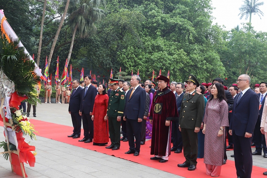Tổng Bí thư, Chủ tịch nước Tô Lâm dâng hương tưởng niệm các Vua Hùng