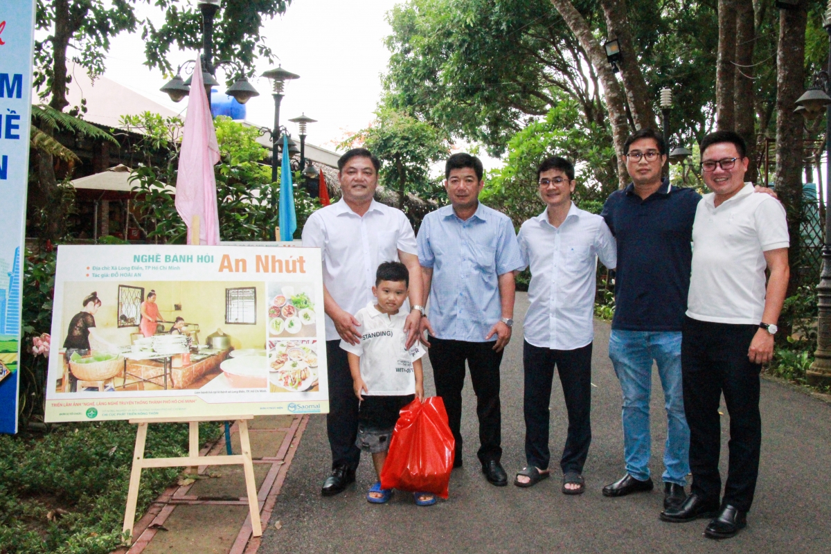 Hơn 100 học sinh TP. Hồ Chí Minh trải nghiệm các nghề truyền thống