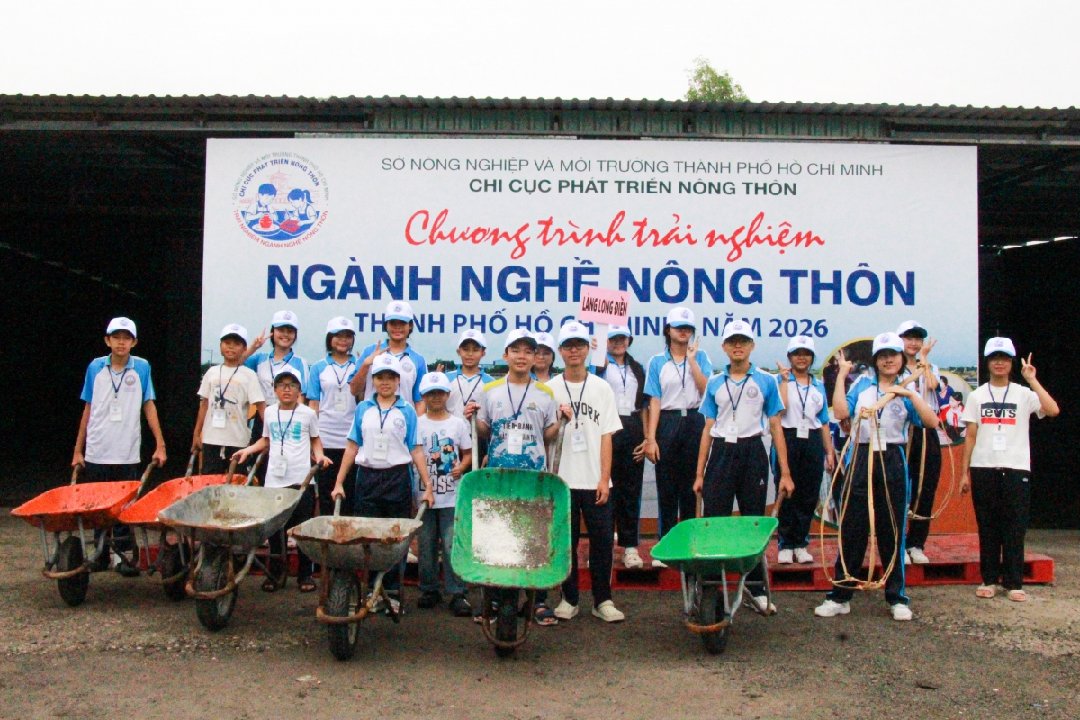 Hơn 100 học sinh TP. Hồ Chí Minh trải nghiệm các nghề truyền thống