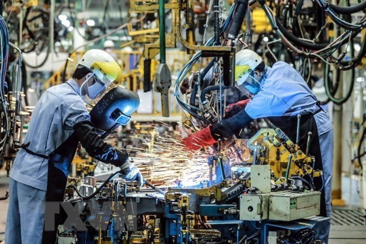 Chương trình phát triển công nghiệp hỗ trợ giai đoạn 2026 - 2035 là cơ sở pháp lý quan trọng, đánh dấu bước chuyển có tính chiến lược trong việc xây dựng nền công nghiệp quốc gia tự chủ, hiện đại và bền vững, đồng thời khẳng định vai trò then chốt của công nghiệp hỗ trợ trong toàn bộ cấu trúc phát triển công nghiệp Việt Nam. (Ảnh minh họa) Chương trình phát triển công nghiệp hỗ trợ giai đoạn 2026 - 2035 là cơ sở pháp lý quan trọng, đánh dấu bước chuyển có tính chiến lược trong việc xây dựng nền công nghiệp quốc gia tự chủ, hiện đại và bền vững, đồng thời khẳng định vai trò then chốt của công nghiệp hỗ trợ trong toàn bộ cấu trúc phát triển công nghiệp Việt Nam. (Ảnh minh họa)