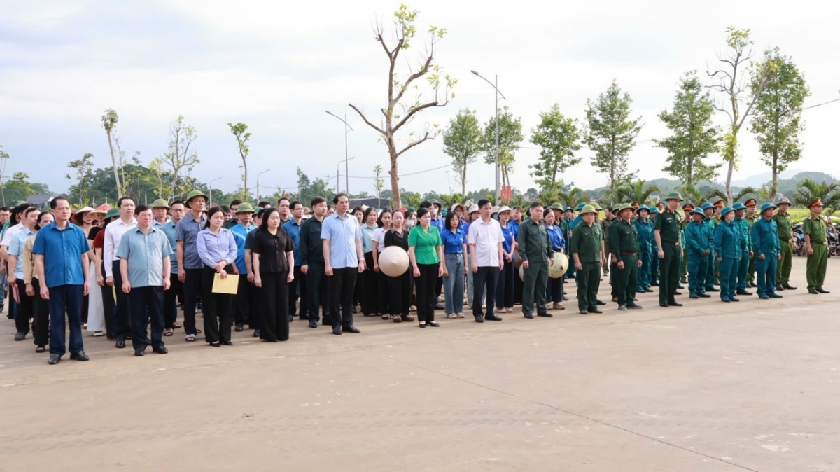 Thái Nguyên đồng loạt ra quân phát động xây dựng đô thị văn minh, xã nông thôn mới xanh - sạch - đẹp gắn với “Ngày thứ Bảy xanh” năm 2026