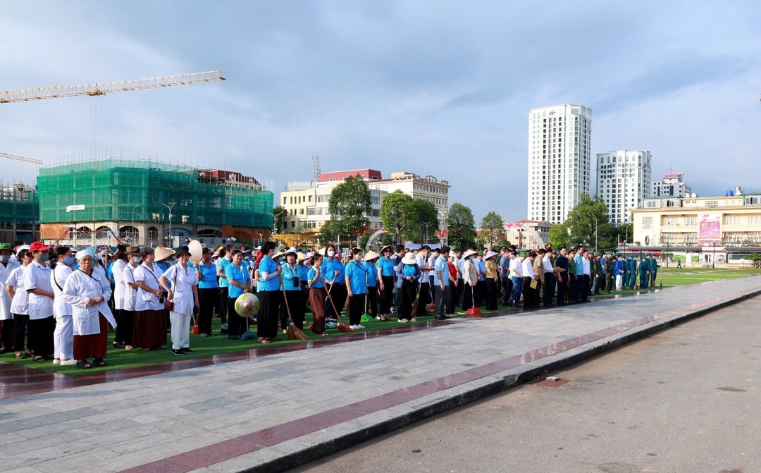 Thái Nguyên đồng loạt ra quân phát động xây dựng đô thị văn minh, xã nông thôn mới xanh - sạch - đẹp gắn với “Ngày thứ Bảy xanh” năm 2026