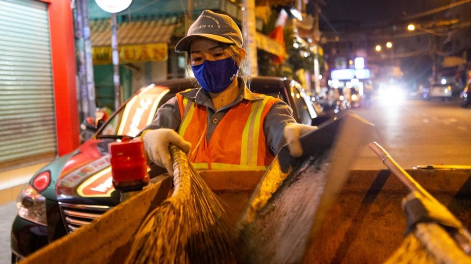 Công nhân môi trường - Những người thức để thành phố ngủ yên