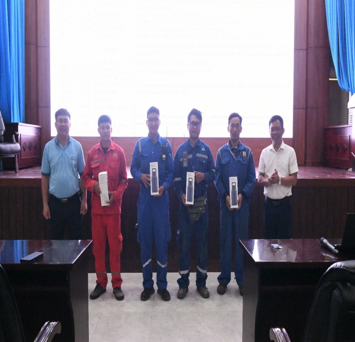 BSR biểu dương, khen thưởng các cá nhân nhà thầu có đóng góp tích cực trong công tác ATLĐ và xây dựng văn hóa an toàn
