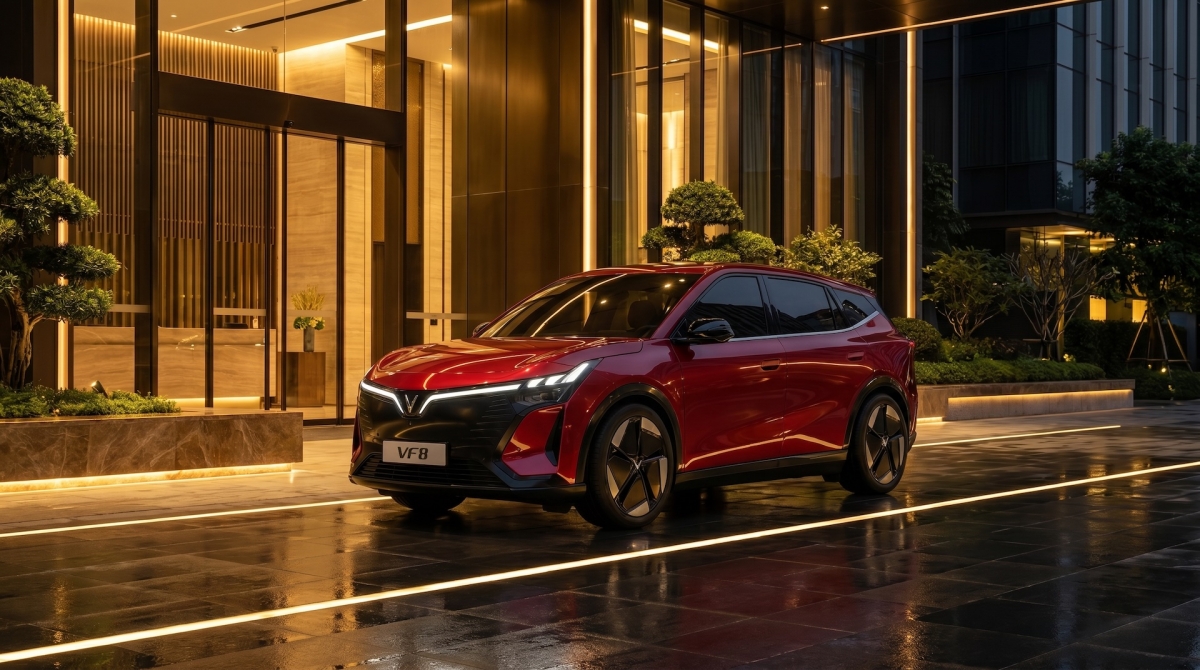 VF 8 là dòng xe ghi dấu bước chuyển mình chiến lược của VinFast sang kỷ nguyên xe điện, cũng là dòng xe đầu tiên trong dải sản phẩm được VinFast nâng cấp toàn diện cả về thiết kế lẫn công nghệ, tính năng. (Ảnh minh họa: VFS)
