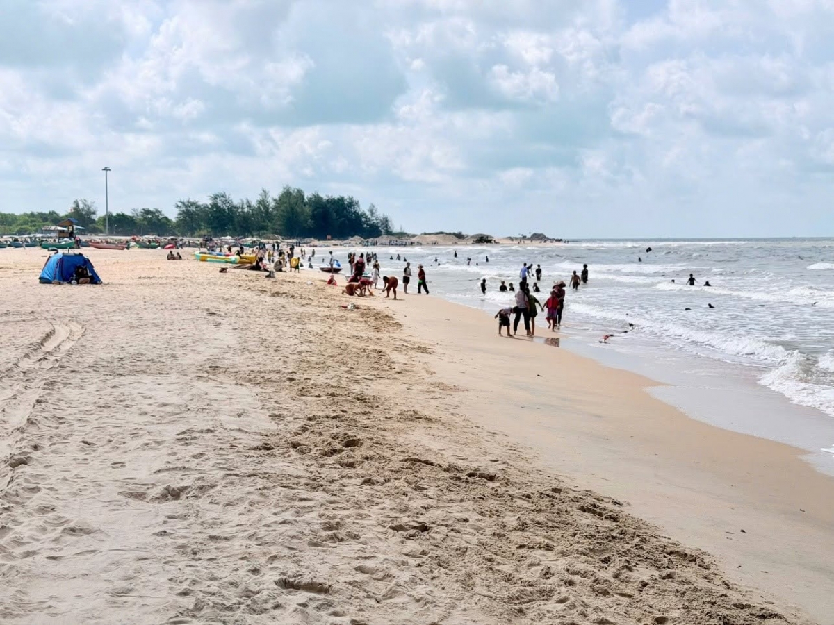 Xã Hồ Tràm phản ứng nhanh trước sự cố môi trường mang tính mùa vụ