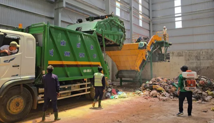 UBND tỉnh Lâm Đồng giao các Sở, ban ngành triển khai các thủ tục và lựa chọn đơn vị cung ứng dịch vụ thu gom, xử lý rác thải theo đúng quy định pháp luật. 