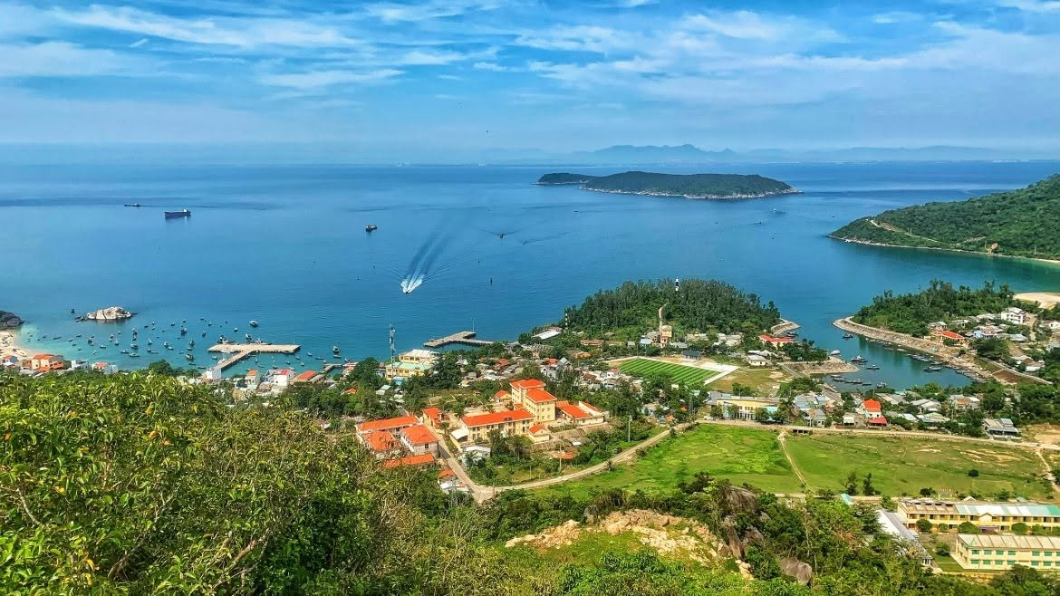 Khu bảo tồn thiên nhiên Cù Lao Chàm sở hữu giá trị tài nguyên thiên nhiên đa dạng và phong phú, tiêu biểu cho vùng đảo ven bờ miền Trung Việt Nam