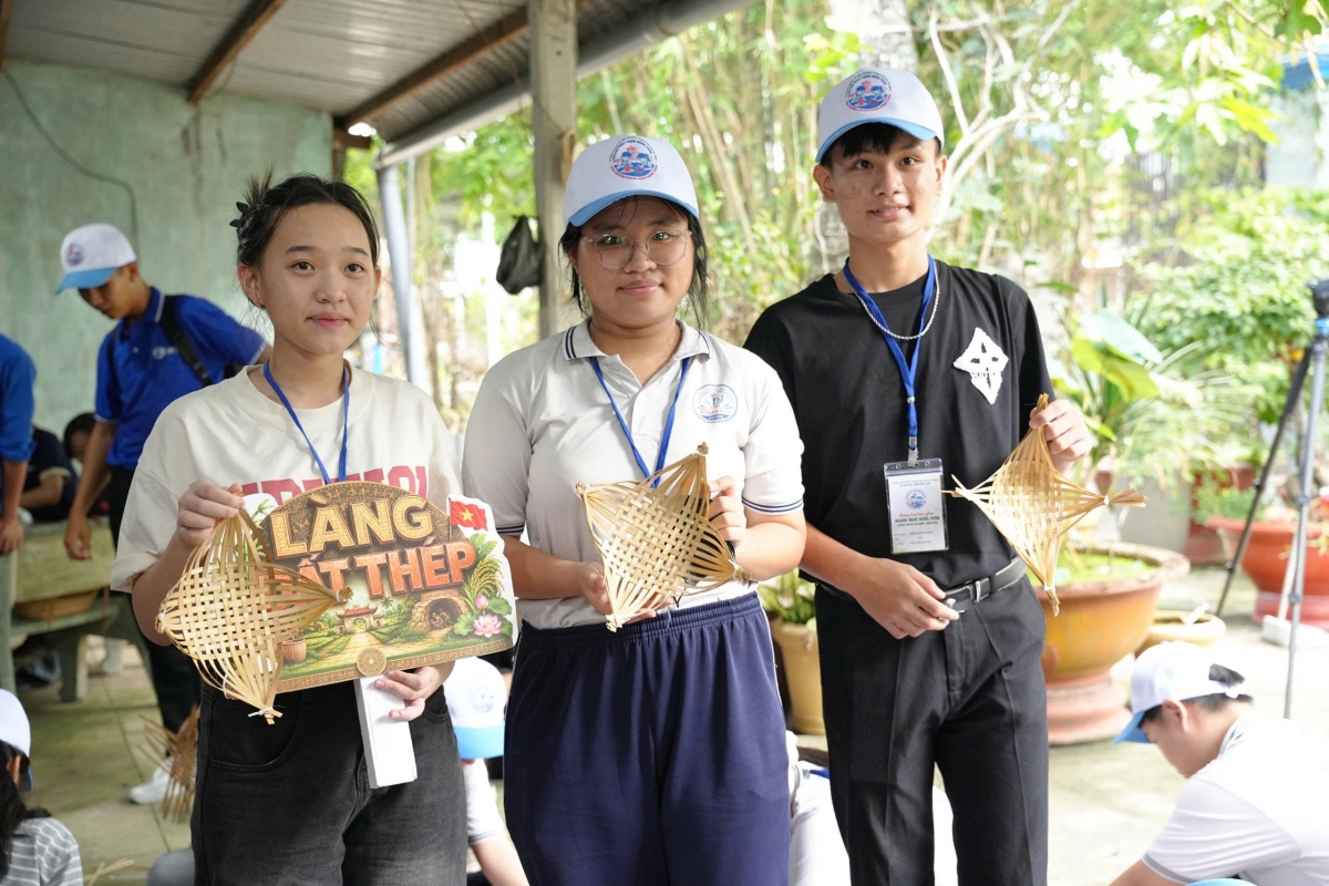 Học sinh TP.HCM tham quan, trải nghiệm nông nghiệp công nghệ cao