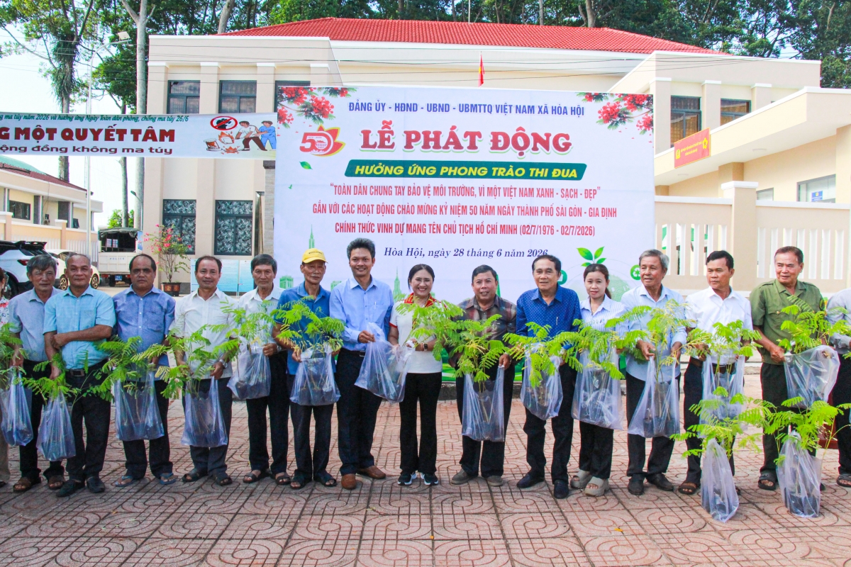 Xã Hòa Hội ra quân trồng cây xanh, hưởng hứng phong trào thành phố muôn sắc hoa