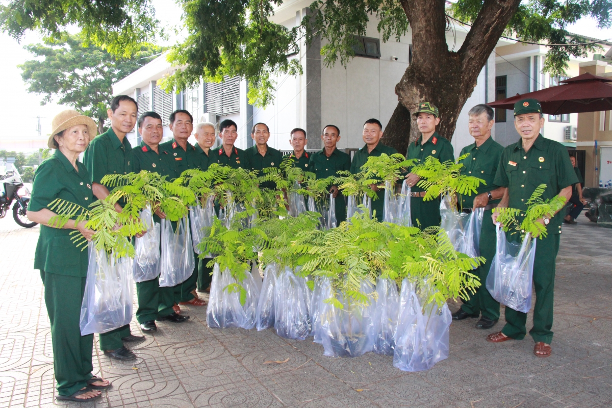 Xã Hòa Hội ra quân trồng cây xanh, hưởng hứng phong trào thành phố muôn sắc hoa