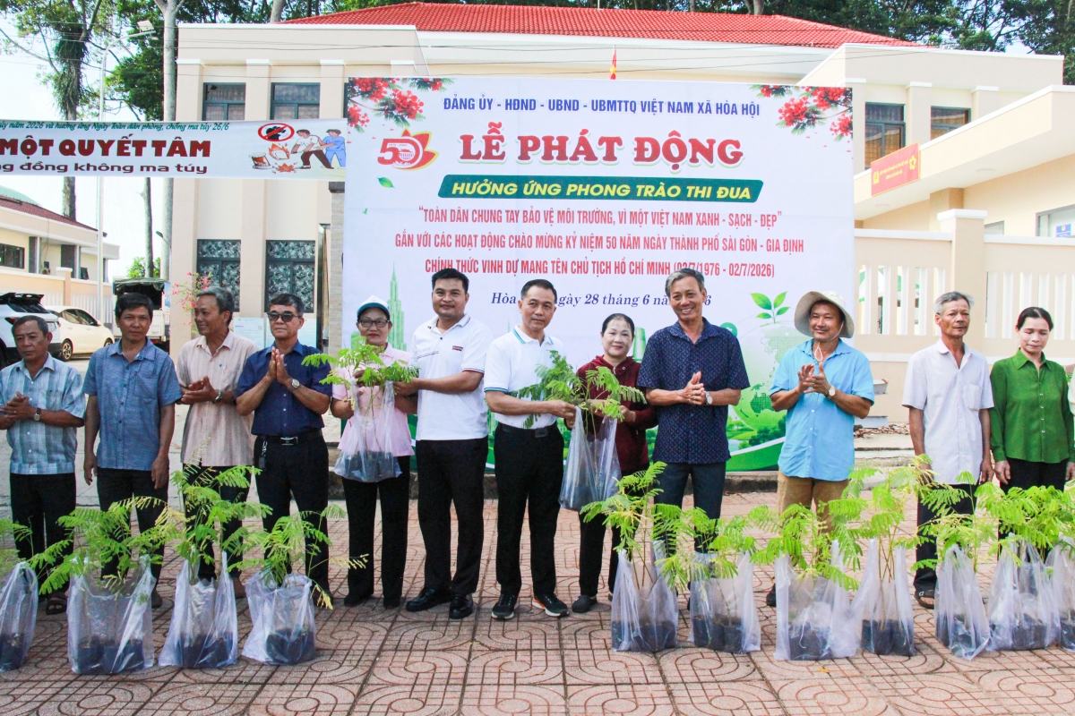 Xã Hòa Hội ra quân trồng cây xanh, hưởng hứng phong trào thành phố muôn sắc hoa