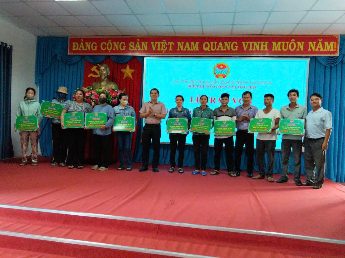 Đồng hành cùng hội viên nông dân phát triển kinh tế, gắn với bảo vệ môi trường
