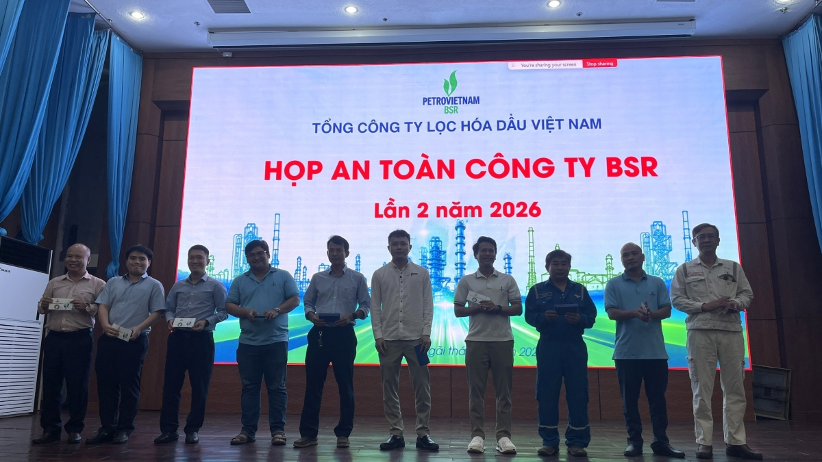 Khen thưởng CBCNV có đóng góp trong thực thi văn hóa an toàn tại BSR