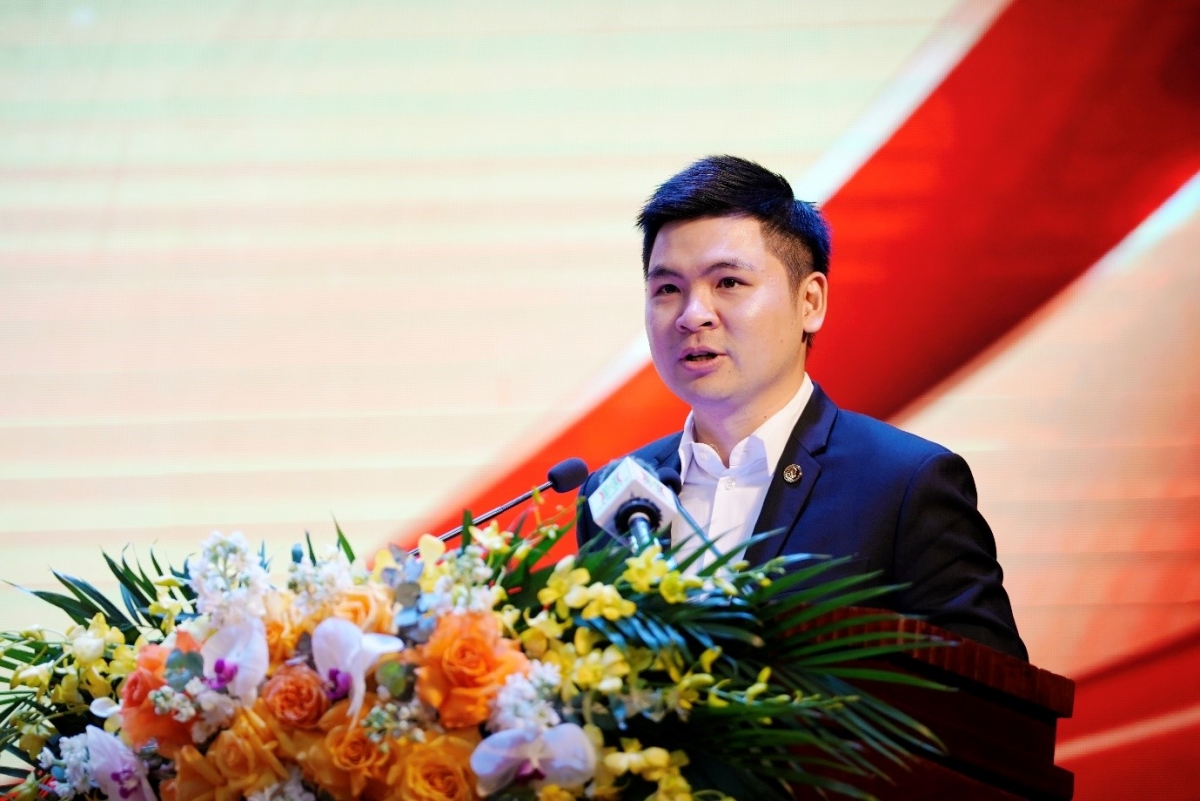 Ông Đỗ Vinh Quang tại buổi tiếp xúc cử tri tháng 3/2026.