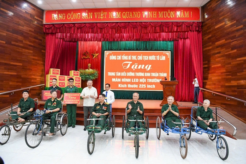 Tổng Bí thư, Chủ tịch nước Tô Lâm thăm và tặng quà thương binh, bệnh binh tại Bắc Ninh Tổng Bí thư, Chủ tịch nước Tô Lâm thăm và tặng quà thương binh, bệnh binh tại Bắc Ninh