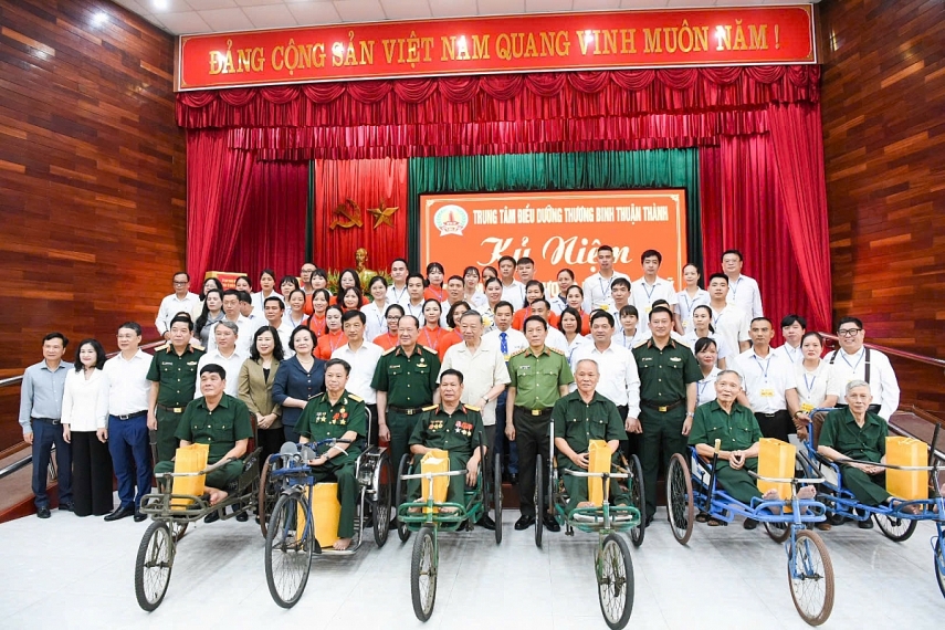 Tổng Bí thư, Chủ tịch nước Tô Lâm thăm và tặng quà thương binh, bệnh binh tại Bắc Ninh Tổng Bí thư, Chủ tịch nước Tô Lâm thăm và tặng quà thương binh, bệnh binh tại Bắc Ninh