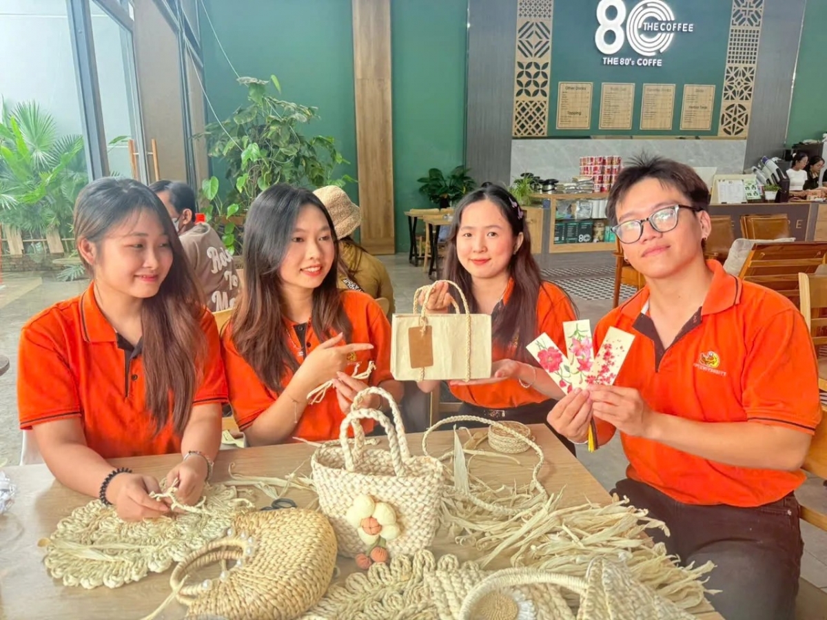 Nhóm sinh viên thực hiện dự án Balabin