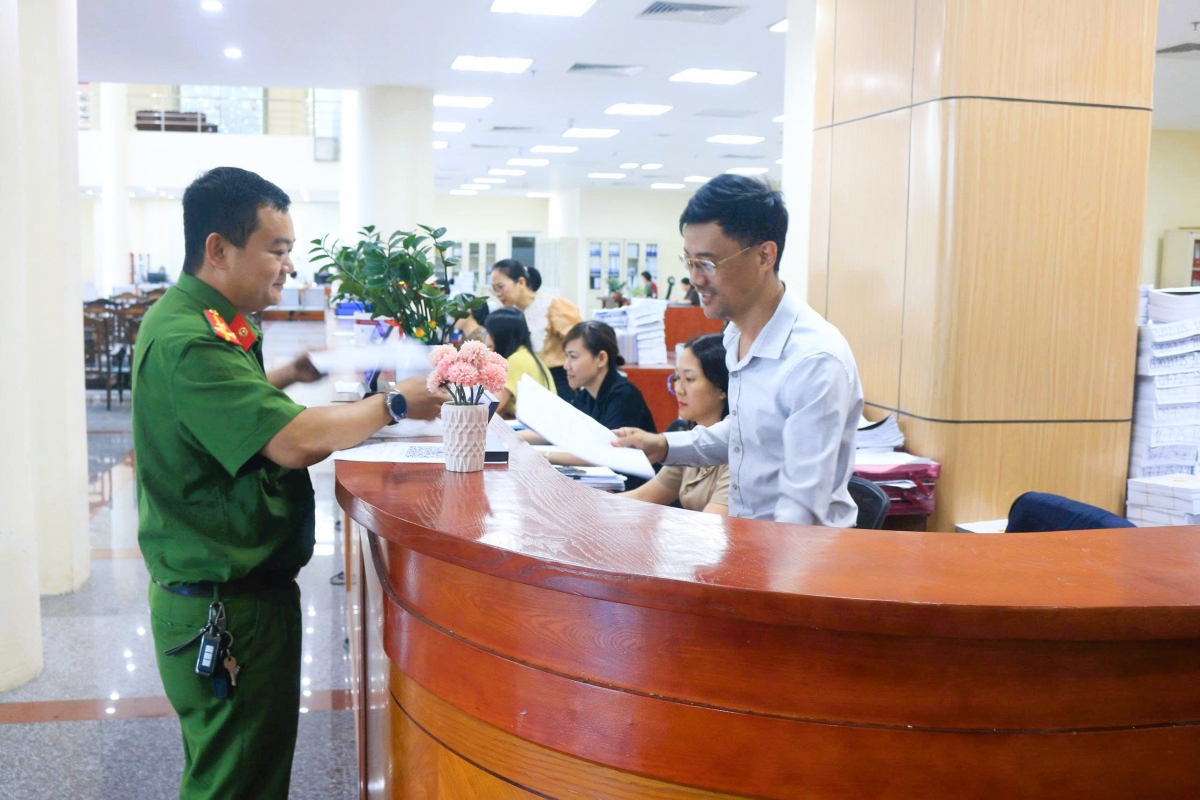 Không gian giao dịch văn minh, hiện đại, minh chứng cho cam kết nâng cao văn hóa công sở, siết chặt kỷ luật kỷ cương hành chính và phục vụ Nhân dân