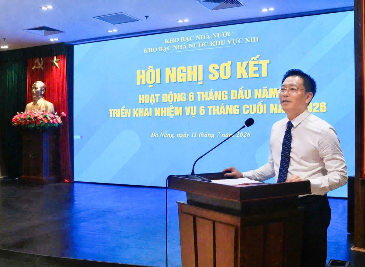 Đồng chí Lê Trần Anh Tuấn - Giám đốc KBNN khu vực XIII phát biểu tiếp thu chỉ đạo và quán triệt phương châm hành động, quyết tâm hoàn thành xuất sắc nhiệm vụ năm 2026