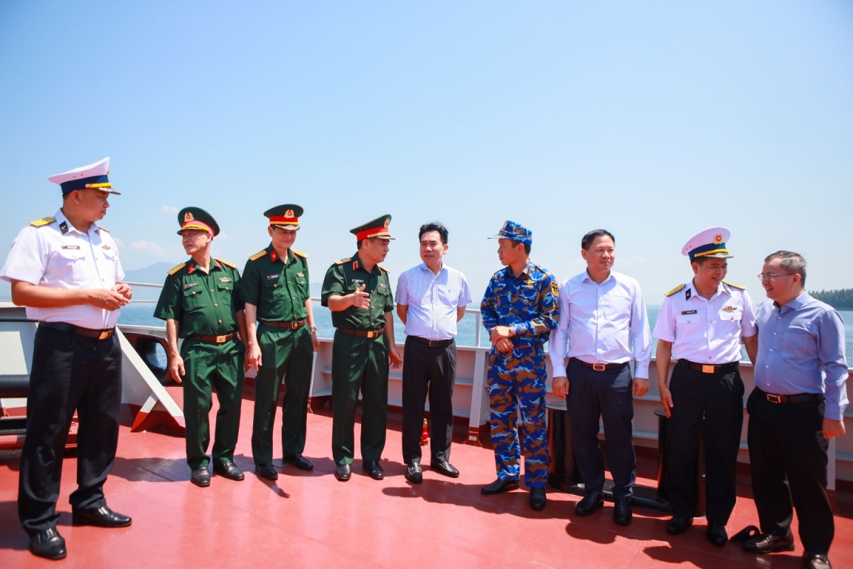 Đoàn đại biểu khảo sát thực tế, tìm hiểu tình hình sử dụng các loại nhiên liệu đặc chủng quốc phòng do BSR sản xuất tại Bộ Tư lệnh Vùng 4 Hải quân