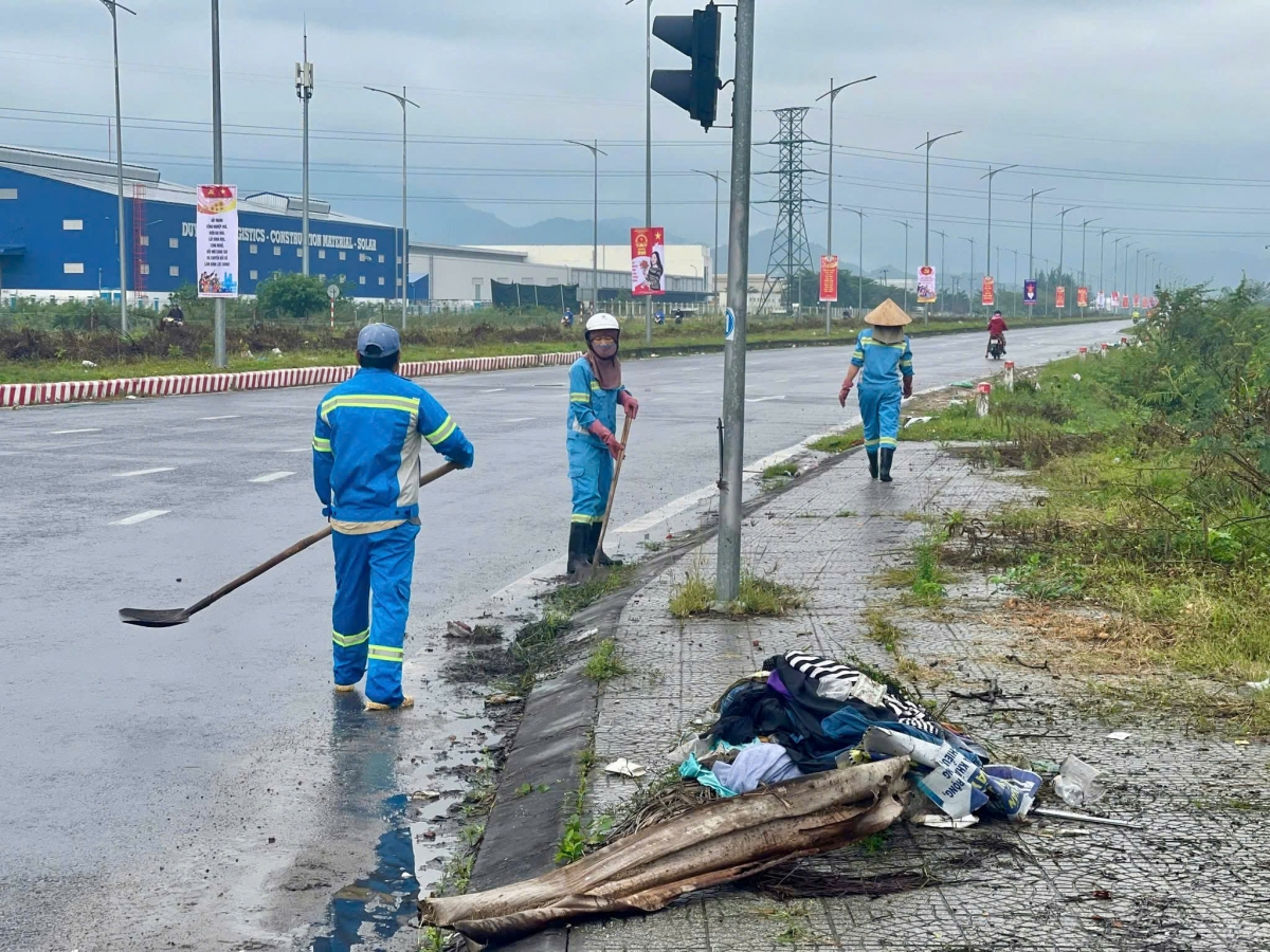 Điều chỉnh đơn giá thu gom, vận chuyển rác thải phù hợp với điều kiện hiện nay là mong muốn của tất cả người lao động trong nghành dịch vụ môi trường Điều chỉnh đơn giá thu gom, vận chuyển rác thải phù hợp với điều kiện hiện nay là mong muốn của tất cả người lao động trong nghành dịch vụ môi trường