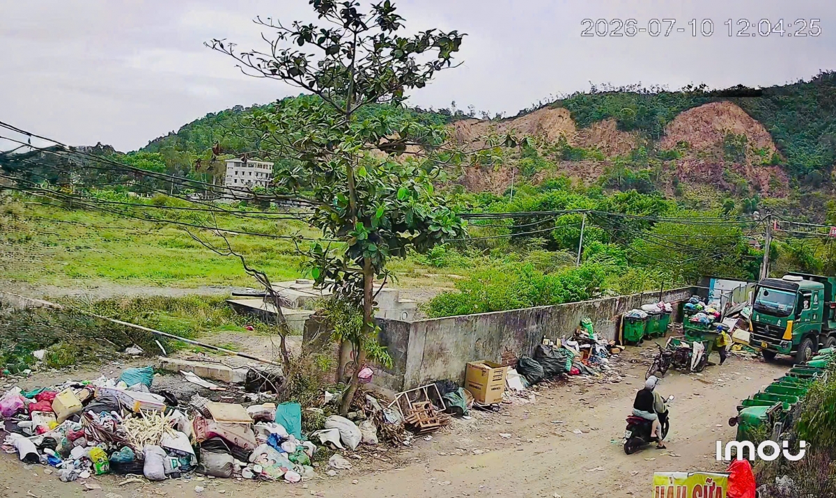 Camera giám sát môi trường được triển khai tại nhiều vị trí từng là điểm nóng về rác thải tự phát ở khu vực Hòa Khánh, Liên Chiểu. Camera giám sát môi trường được triển khai tại nhiều vị trí từng là điểm nóng về rác thải tự phát ở khu vực Hòa Khánh, Liên Chiểu.