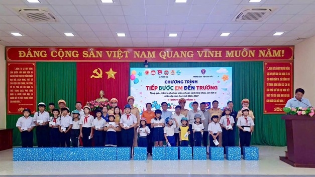 “Tiếp bước em đến trường” “Tiếp bước em đến trường”