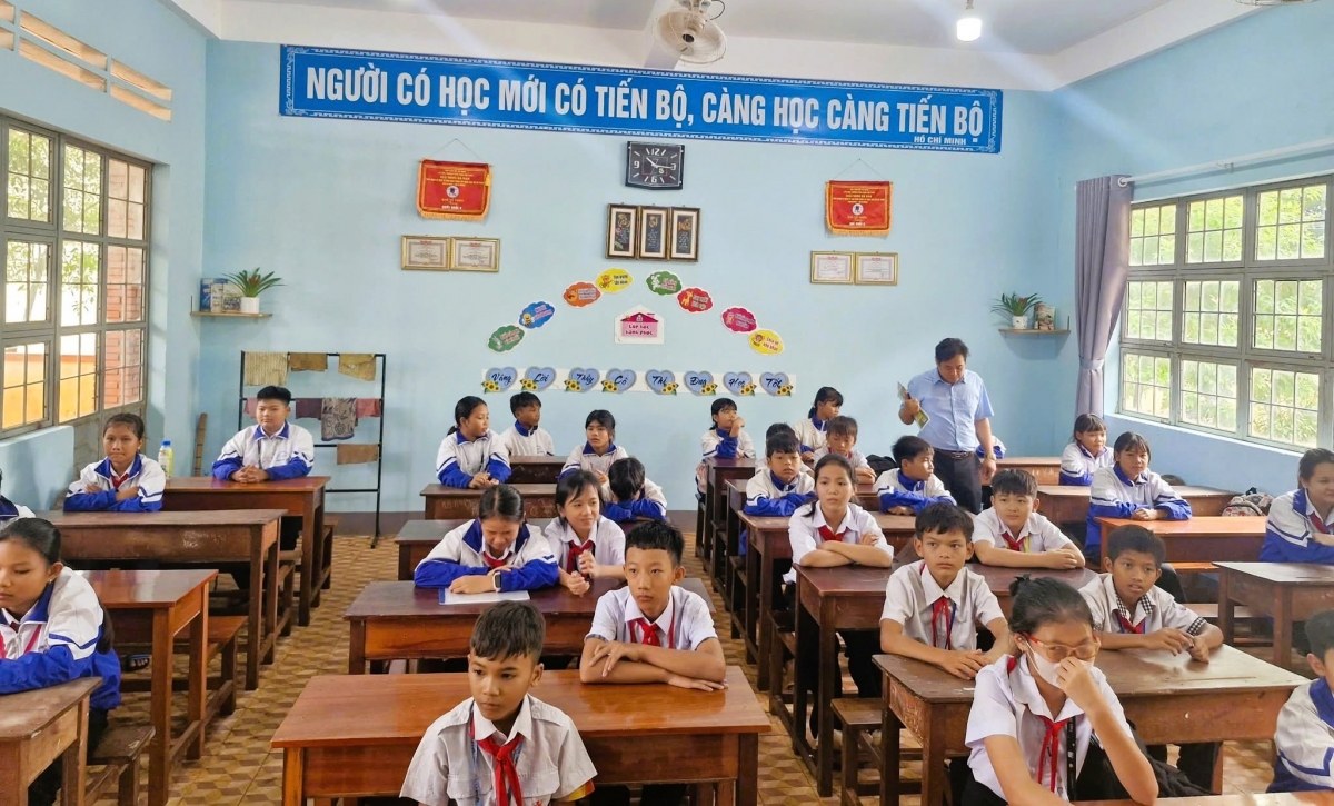 Ngành Giáo dục xã Ia Hrú đã có một năm học nhiều khởi sắc, tiếp tục khẳng định nỗ lực nâng cao chất lượng dạy và học ở vùng đồng bào dân tộc thiểu số.