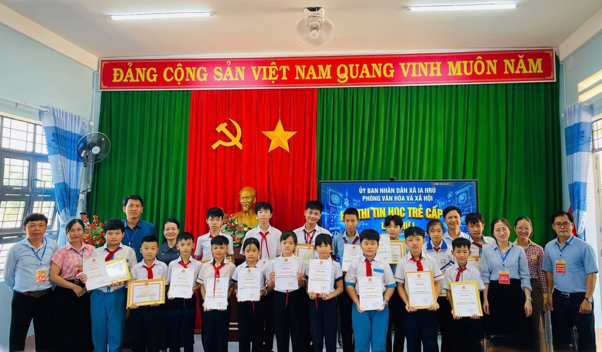 Nhiều học sinh xã Ia Hrú đạt thành tích cao tại các cuộc thi từ cấp xã, cấp tỉnh đến cấp quốc gia trong năm học 2025-2026.