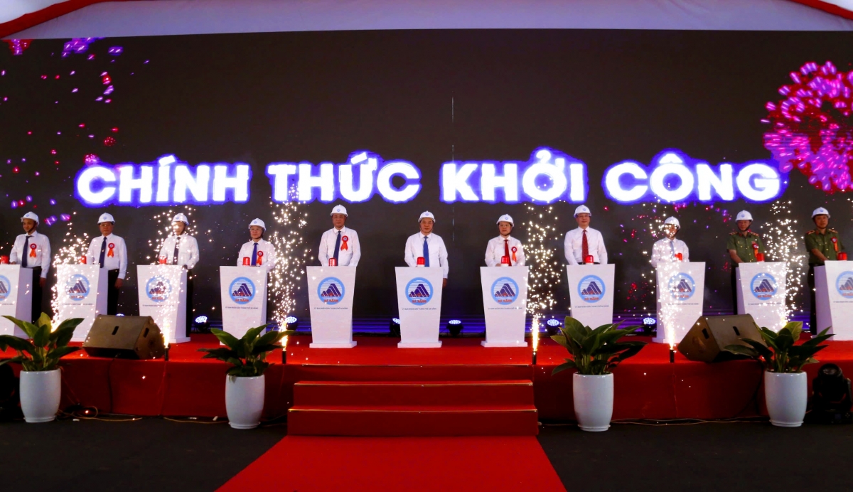 Lãnh đạo Trung ương, TP Đà Nẵng và các đơn vị thực hiện nghi thức khởi công hai dự án hạ tầng trọng điểm