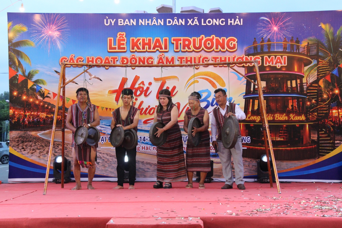 Công ty TNHH Tâm Hoàng Thiên cùng chính quyền địa phương xây dựng hình ảnh du lịch Long Hải
