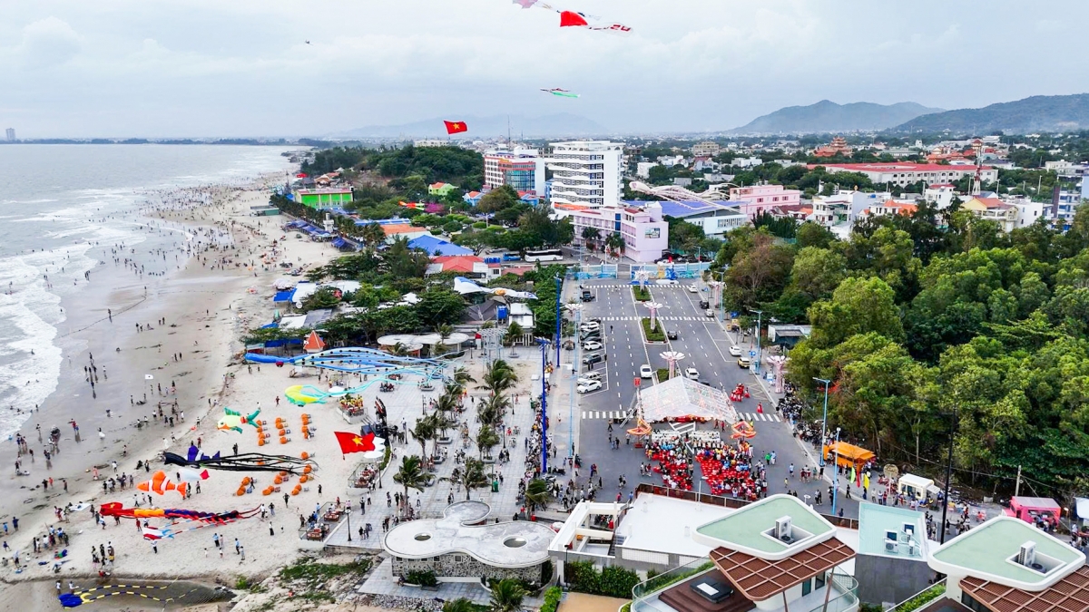 Công ty TNHH Tâm Hoàng Thiên cùng chính quyền địa phương xây dựng hình ảnh du lịch Long Hải