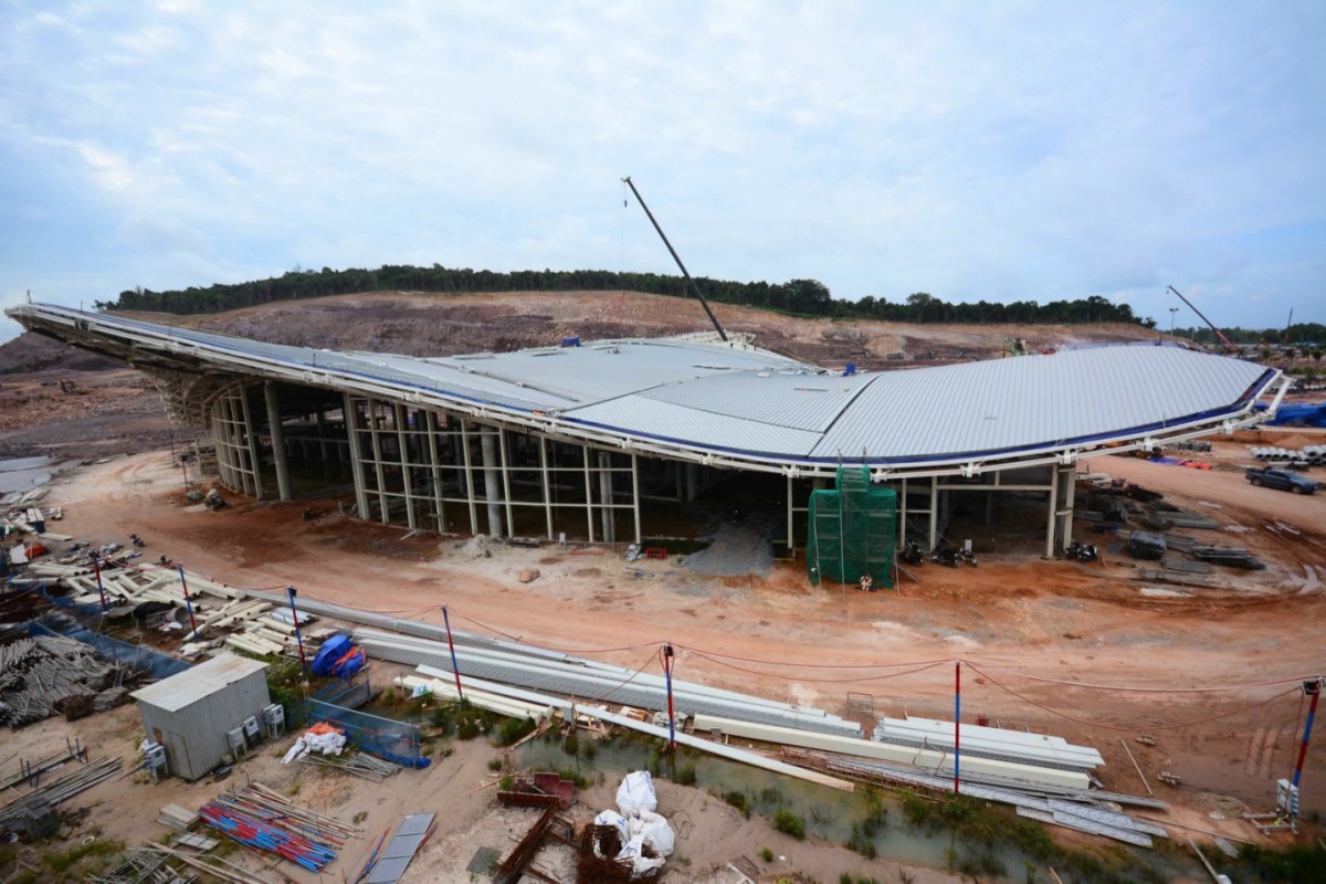 Mái “đại bàng biển” thành hình, nhà ga đón nguyên thủ APEC 2027