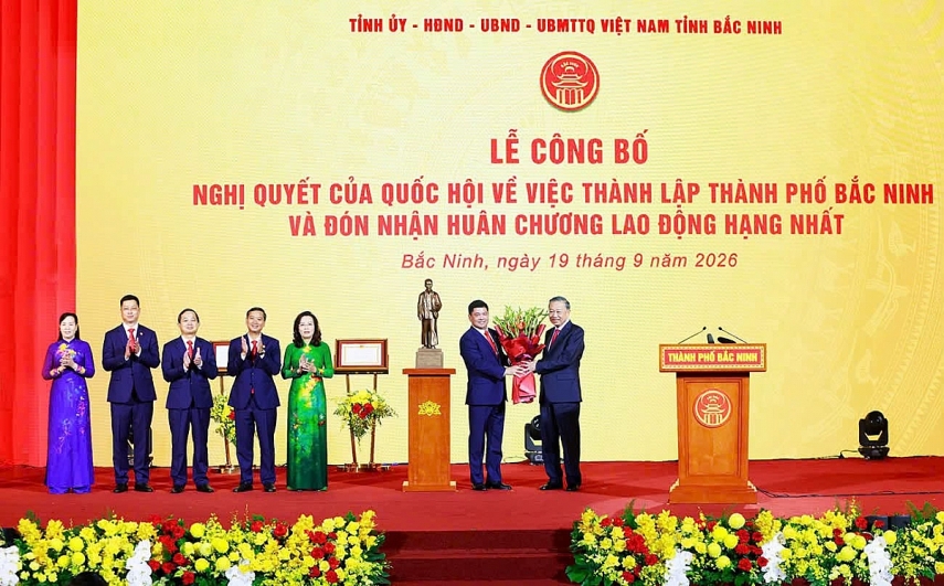 Tổng Bí thư, Chủ tịch nước Tô Lâm trao Nghị quyết thành lập thành phố Bắc Ninh Tổng Bí thư, Chủ tịch nước Tô Lâm trao Nghị quyết thành lập thành phố Bắc Ninh