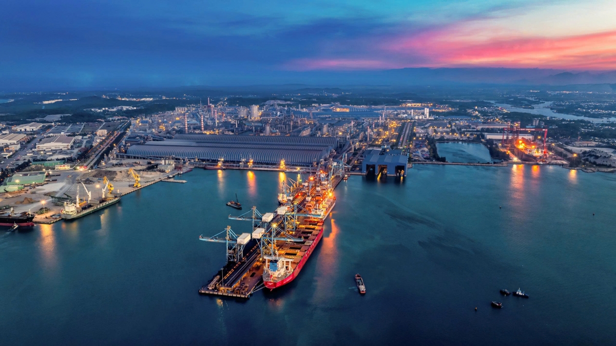 Việc phát triển hạ tầng logistics và tăng cường liên kết vùng được kỳ vọng tạo thêm dư địa cho các ngành công nghiệp, thương mại và dịch vụ Việc phát triển hạ tầng logistics và tăng cường liên kết vùng được kỳ vọng tạo thêm dư địa cho các ngành công nghiệp, thương mại và dịch vụ