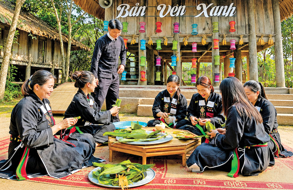 Hoạt động trải nghiệm làm bánh tại Điểm du lịch cộng đồng bản Ven (xã Xuân Lương)