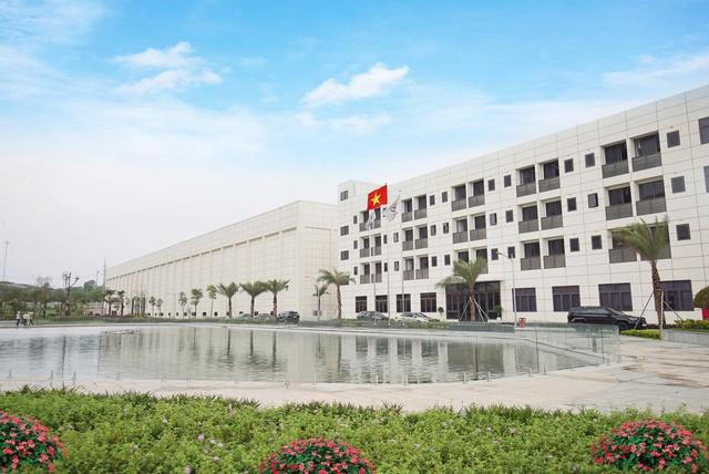Hình 6. Ngoại cảnh và phòng điều khiển của Nhà máy điện rác Seraphin, Hà Nội. Ảnh: VGP/Minh Anh, Báo Điện tử Chính phủ; công bố ngày 18/09/2025 [22]. Ảnh minh họa cơ sở phát sinh tro bay, không phải dây chuyền xử lý tro bay riêng biệt.