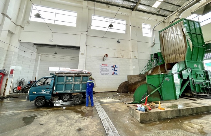 Đến năm 2030, các trạm sử dụng công nghệ ép hở sẽ từng bước được thay thế bằng công nghệ ép kín, kết hợp thu gom và xử lý mùi nhằm giảm tác động đến môi trường và khu dân cư. Đến năm 2030, các trạm sử dụng công nghệ ép hở sẽ từng bước được thay thế bằng công nghệ ép kín, kết hợp thu gom và xử lý mùi nhằm giảm tác động đến môi trường và khu dân cư.