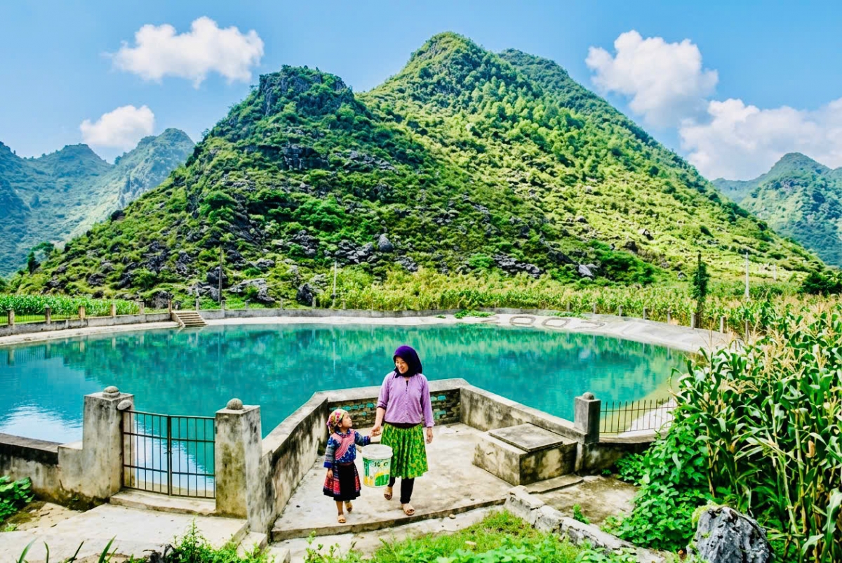 Hồ treo chứa nước tại xã Lũng Cú, tỉnh Tuyên Quang, góp phần tích trữ nguồn nước phục vụ sinh hoạt của người dân vùng cao, nhất là trong mùa khô. Ảnh Minh Ngọc Hồ treo chứa nước tại xã Lũng Cú, tỉnh Tuyên Quang, góp phần tích trữ nguồn nước phục vụ sinh hoạt của người dân vùng cao, nhất là trong mùa khô. Ảnh Minh Ngọc