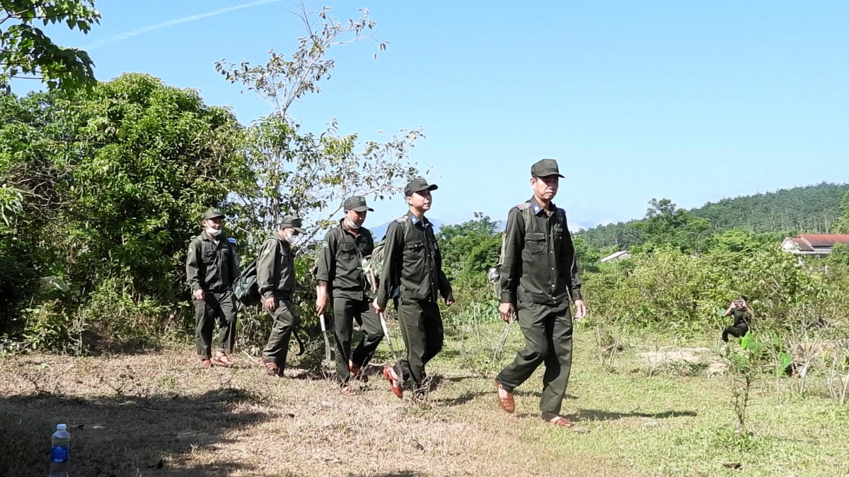 Tuần tra, kiểm tra hiện trạng và kịp thời phát hiện nguy cơ xâm hại là những nhiệm vụ thường xuyên nhằm bảo vệ diện tích rừng và duy trì các giá trị sinh thái. Tuần tra, kiểm tra hiện trạng và kịp thời phát hiện nguy cơ xâm hại là những nhiệm vụ thường xuyên nhằm bảo vệ diện tích rừng và duy trì các giá trị sinh thái.