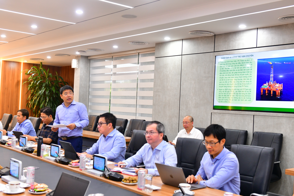 Ông Nguyễn Đôn Liêm – Trưởng Ban Nguyên liệu BSR báo cáo kết quả phối hợp vận chuyển dầu thô giữa BSR và PVTrans trong thời gian qua.
