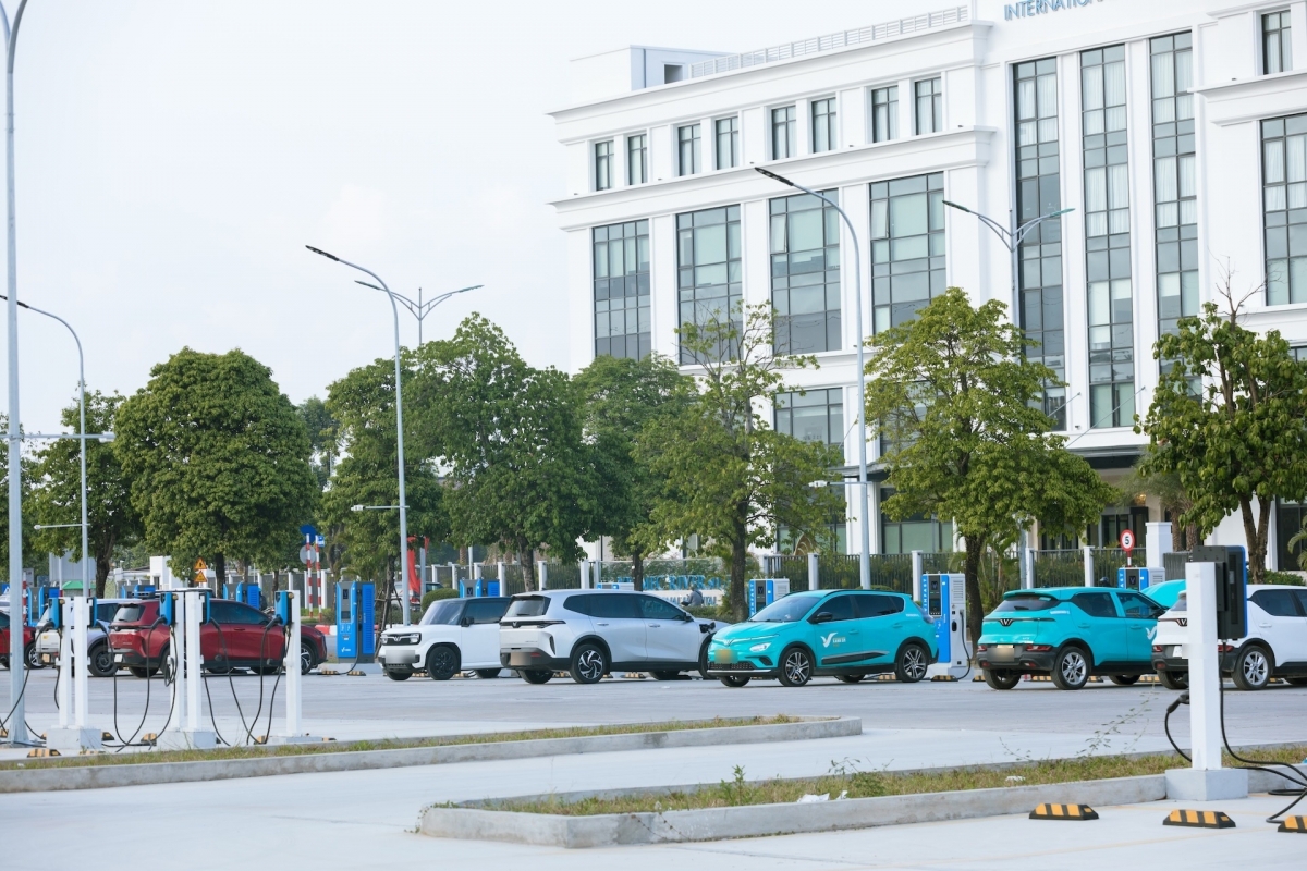 Loạt chính sách giúp chủ xe điện VinFast “lợi trước, lợi sau”