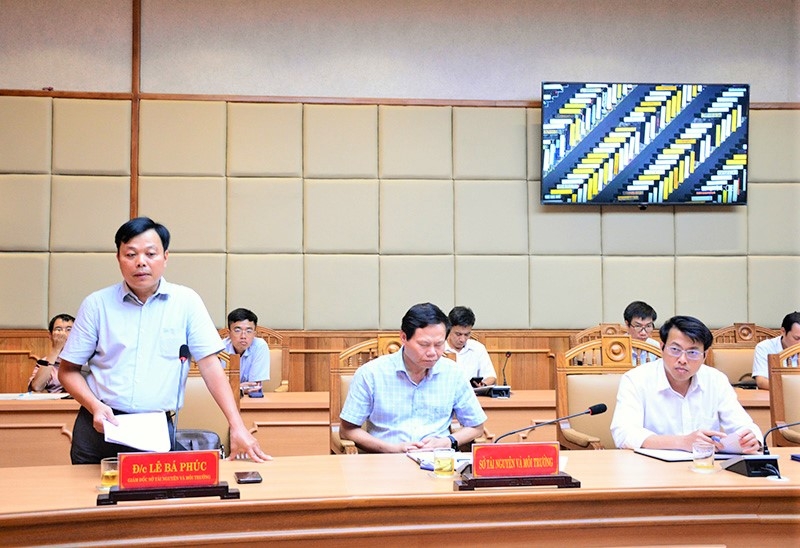 Đồng chí Lê Bá Phúc, Giám đốc Sở Tài Nguyên và Môi trường tỉnh Thừa Thiên Huế phát biểu tại buổi làm việc.