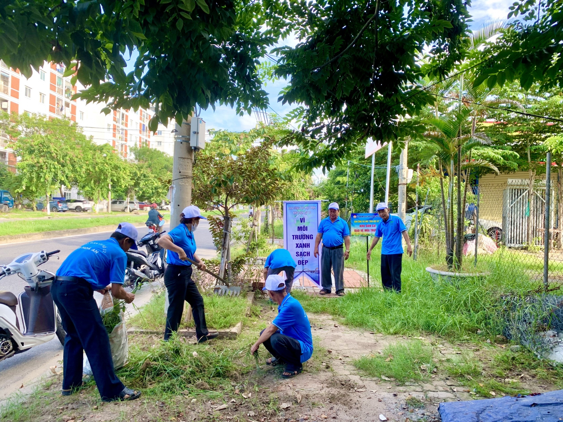 Ra quân làm vệ sinh môi trường hưởng ứng Chiến dịch làm cho thế giới sạch hơn năm 2023