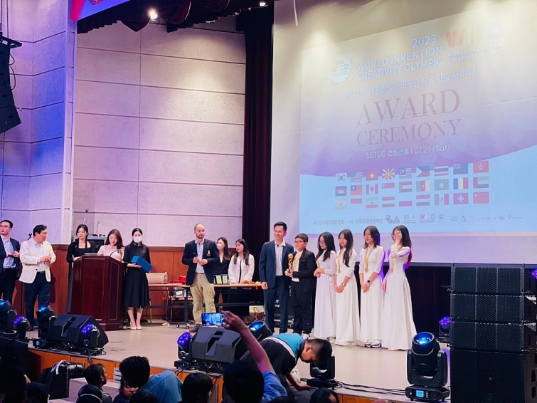 Cặp nữ sinh Hà Nội với giải pháp xử lý rác thải gia đình Cặp nữ sinh Hà Nội với giải pháp xử lý rác thải gia đình