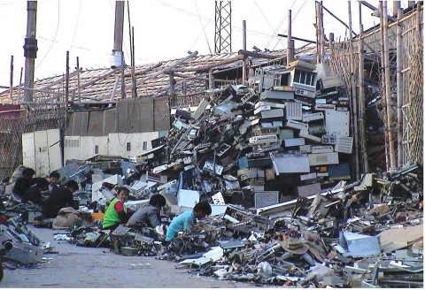 Thành phố Hồ Chí Minh: Ngộp thở vì cơ sở tái chế phế liệu trong khu dân cư