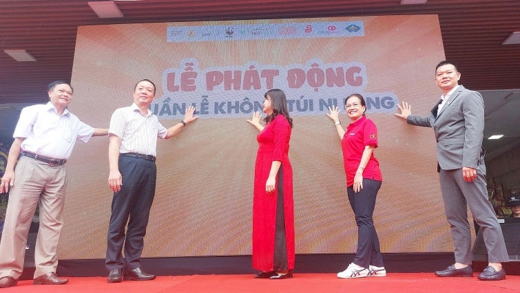 Thành phố Huế: Người dân hưởng ứng “Tuần lễ không túi nylon” Thành phố Huế: Người dân hưởng ứng “Tuần lễ không túi nylon”