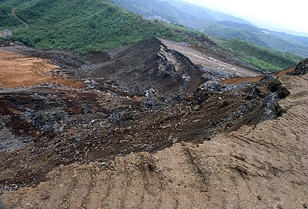 Các giải pháp công nghệ đổ thải hợp lý đáp ứng yêu cầu bảo vệ môi trường sinh thái đối với các mỏ than khoáng sản Việt Nam